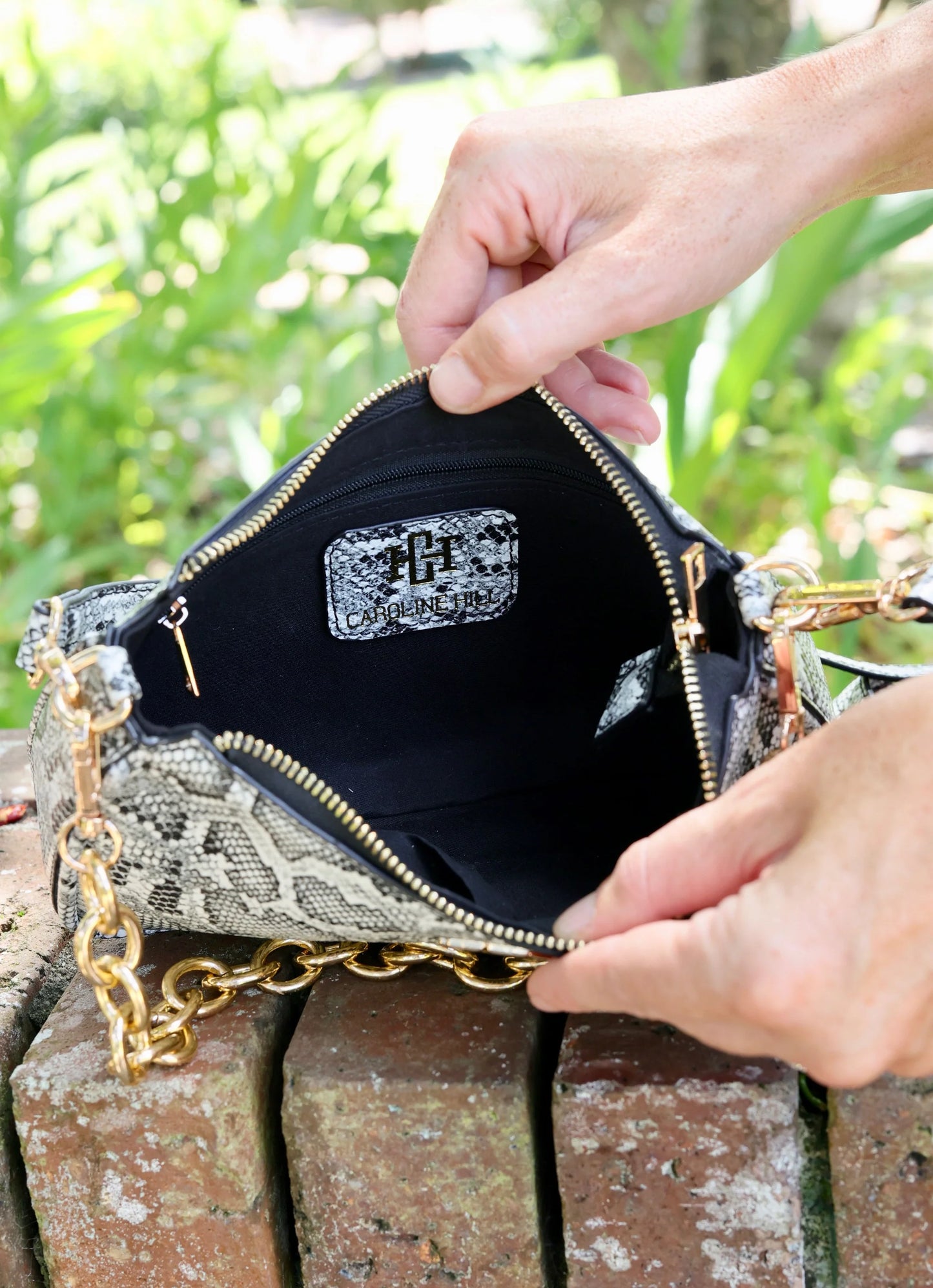 Caroline Hill Joan Crossbody Charcoal ES